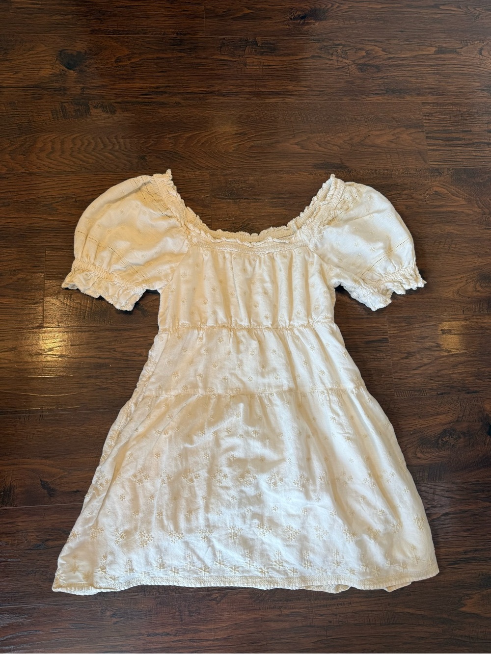 Women’s Cream Eyelet Puff-Sleeve Dress